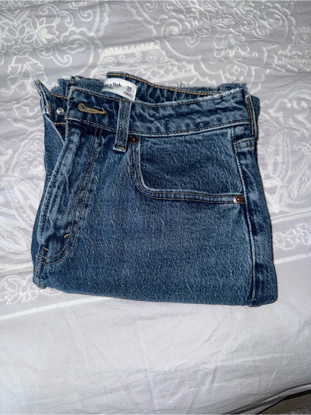Abercrombie & Fitch Curve Love High Rise 90s Relaxed Raw Hem Jean - Picture 9 of 9
